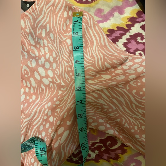 Baby pink blouse with white swirls on it - Picture 7 of 7